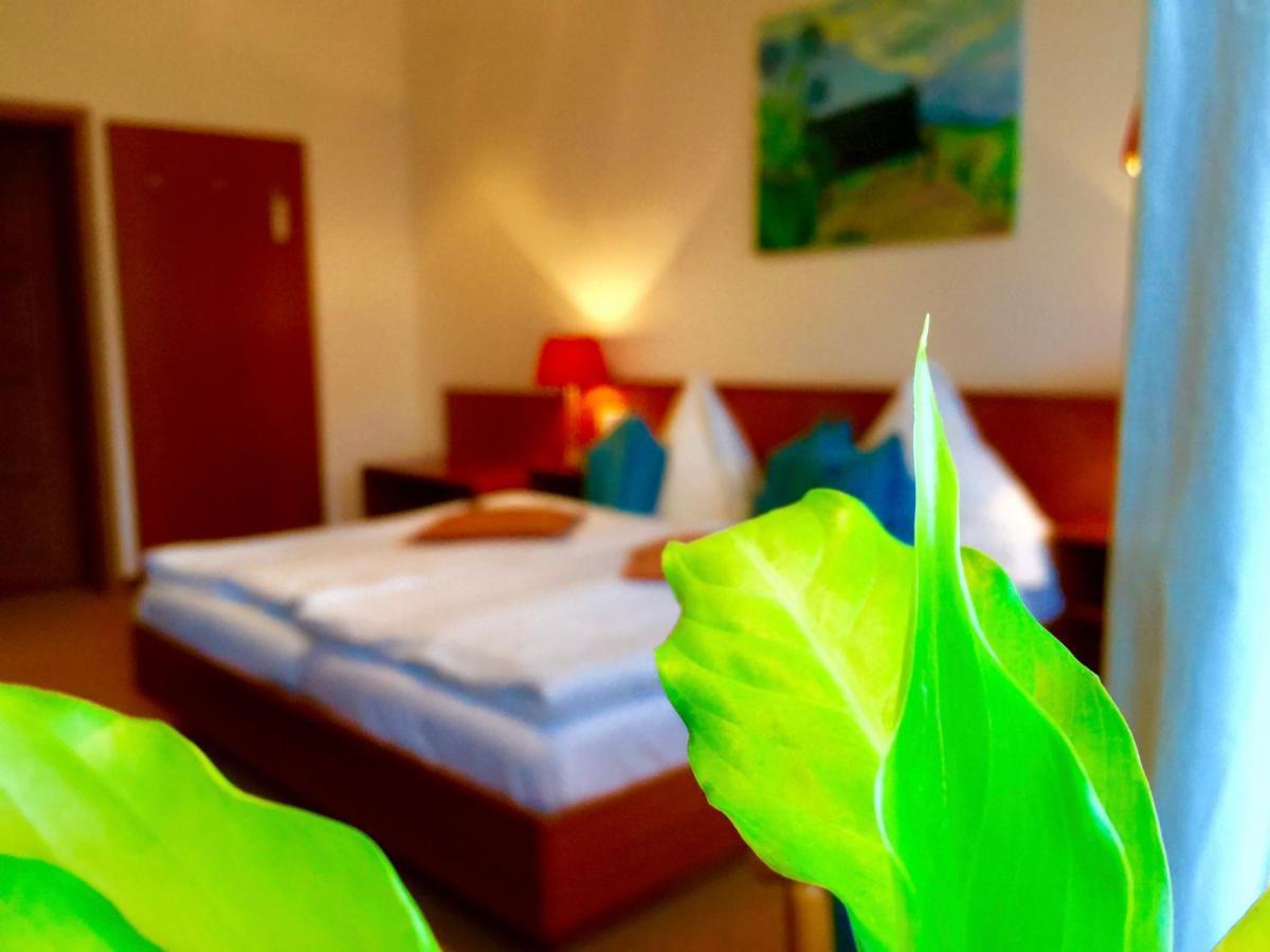 Zu Den Linden - Mit Restaurant Guest house Radebeul